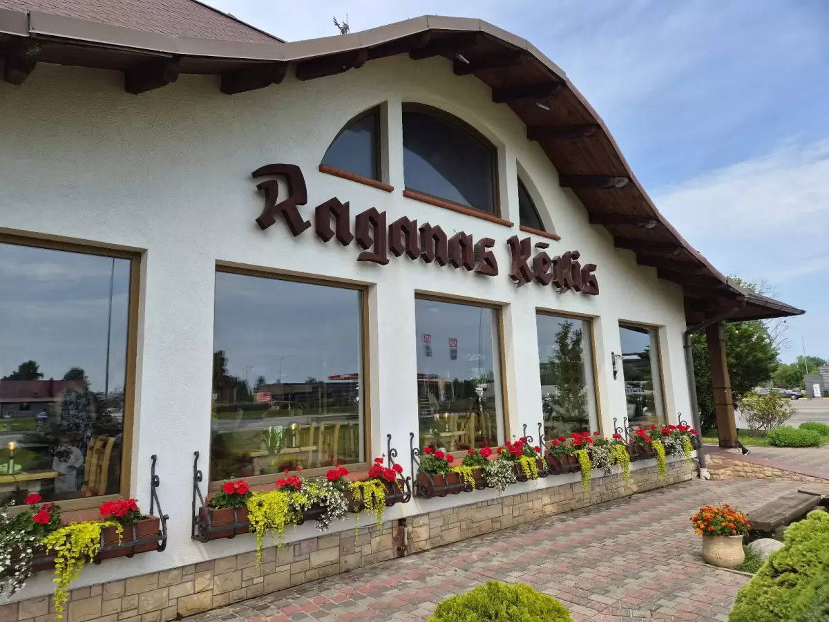 Raganas ķēķis bistro, restorāns, viesnīca