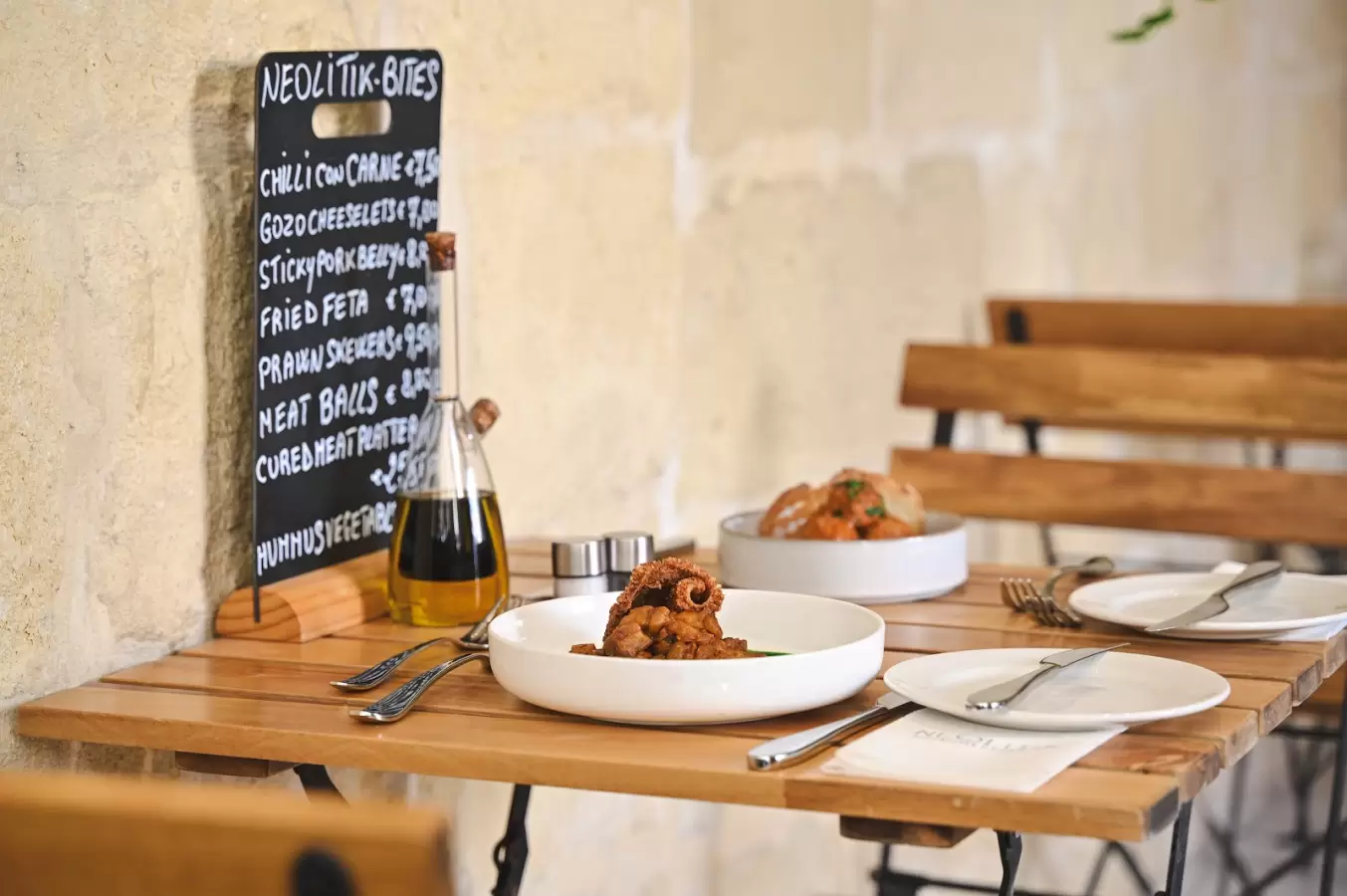 Neolitik Kitchen & Lounge