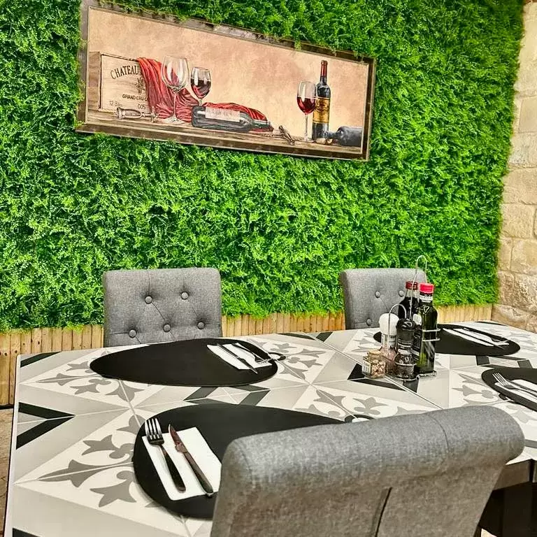 Vineleaves Restaurant