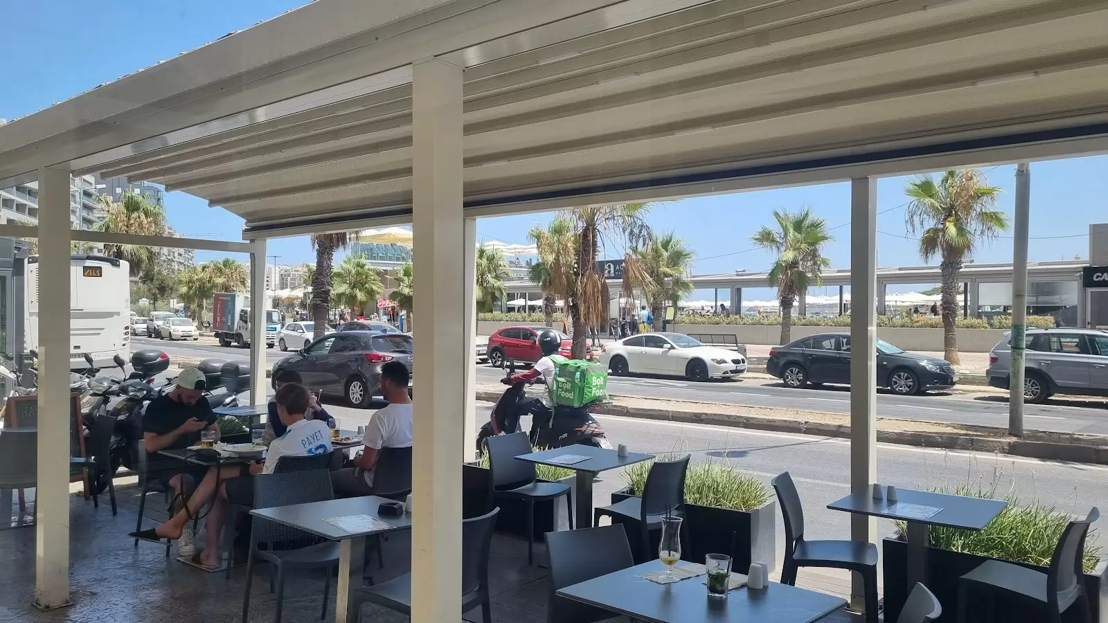 Seashore Bar & Restaurant