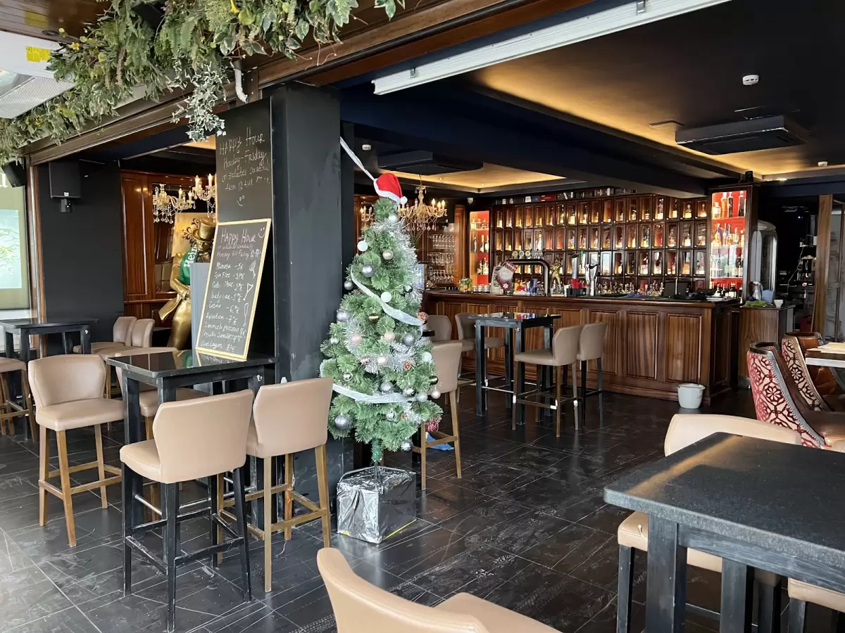Black Bull - The Strand