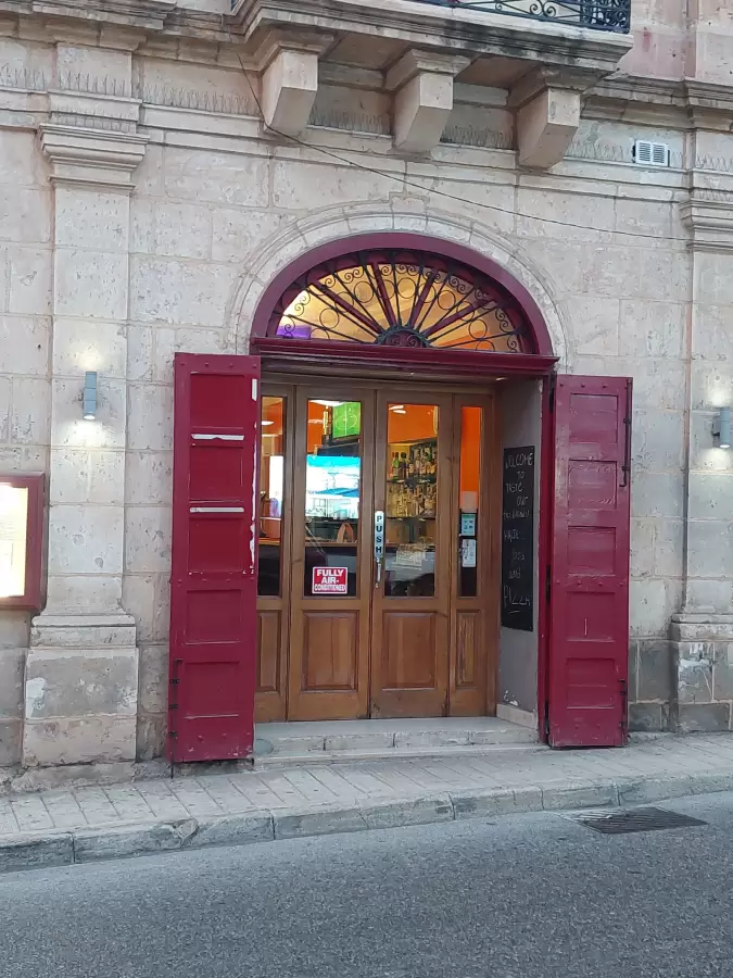 Ta' Nuzzi - Sport Bistro